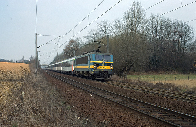 HLE 1204 + INT 284 (Amsterdam CS - Paris-Nord) leaving Quévy on 04th April 1996