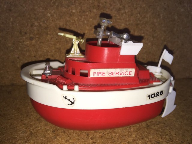 Lucky Toys Hong Kong - Fire Boat / Fire Tug
