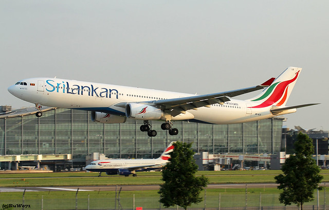 SriLankan Airlines Airbus A330-343 4R-ALO / LHR