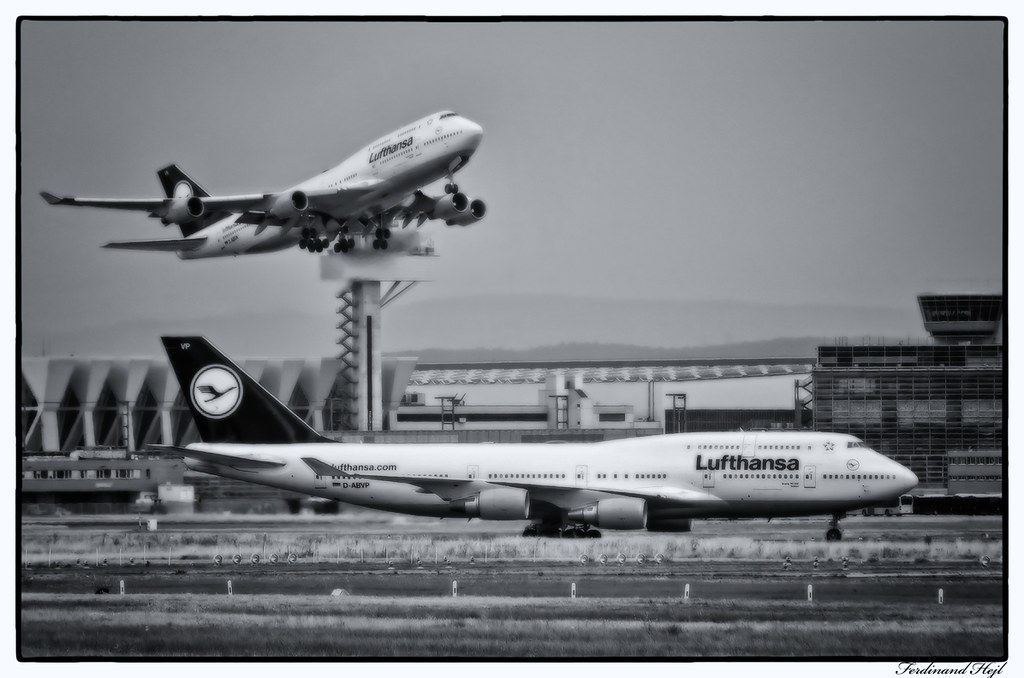 Boeing 747-430_D-ABVP_Lufthansa_Airport Frankfurt am Main_Germany