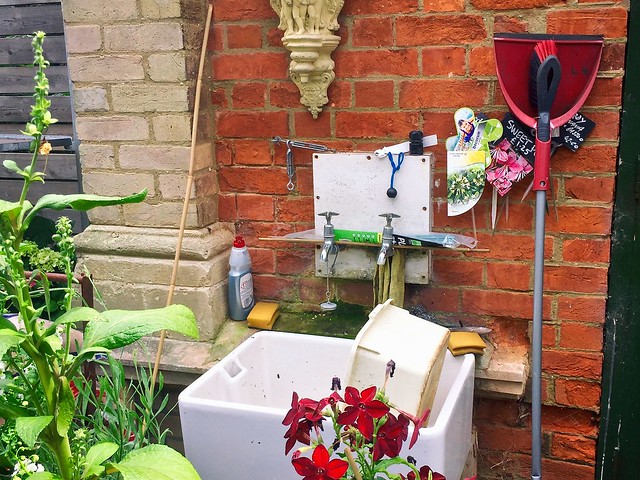 Garden sink