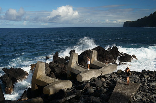 hawaii pier tsunami laupahoehoepoint dolos knucklebones dolosse laupahoehoepointbeachpark turtleslava2014