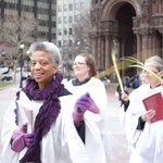 WOR_2016_03_20_palm_sunday_6pm_gloved-_lady_waving_palm