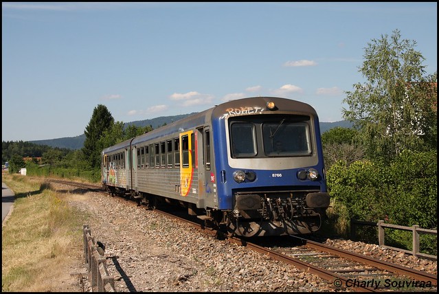 Le X 4766 à Saulcy le 03 juillet 2014, TER St-Dié-Des-Vosges - Epinal.
