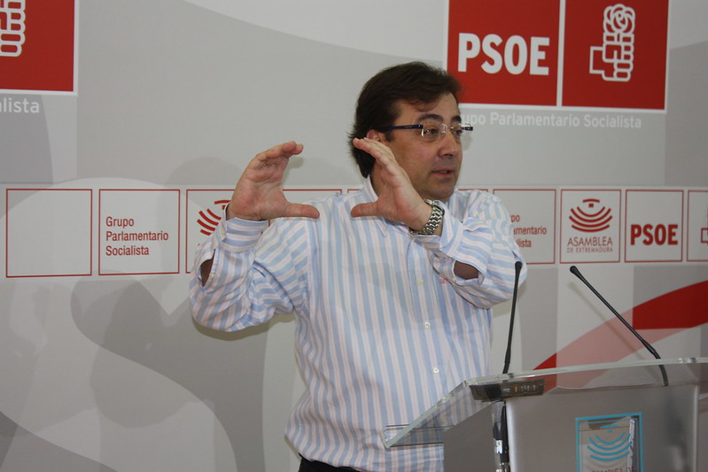 Guillermo Fernández Vara en rueda de prensa