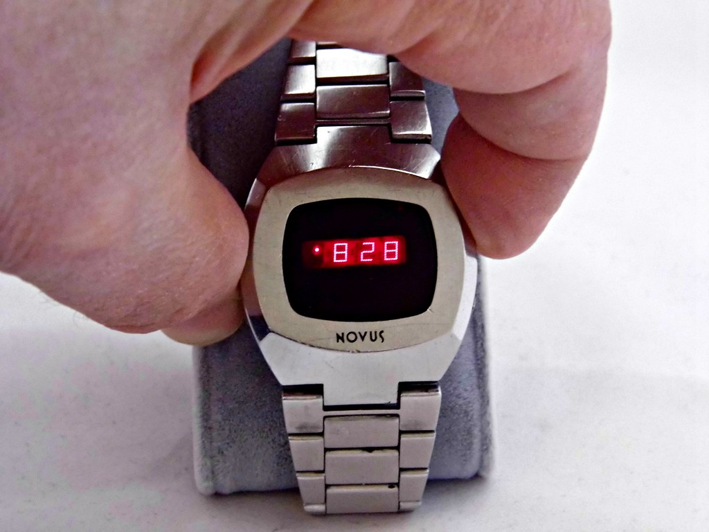 lysere efterår Galaxy Vintage Novus Red LED Wrist Watch, Circa 1970s | Joe Haupt | Flickr
