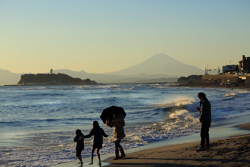 family seascape dusk wave enoshima 家族 富士山 mtfuji 江ノ島 波 稲村ヶ崎 夕暮れ時 シーキャンドル