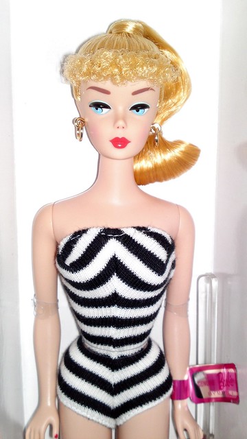 2014 Black and White Bathing Suit Barbie (4)