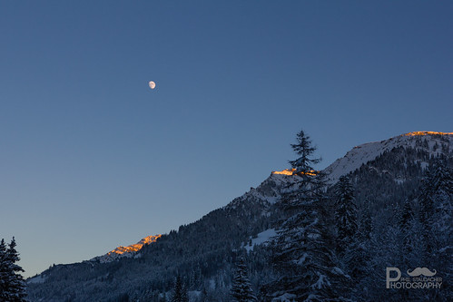 Last Sunset Glow by Pixi.St, schnee winter sunset moon snow mountains bayern deutschland mond sonnenuntergang berge peaks allgäu 