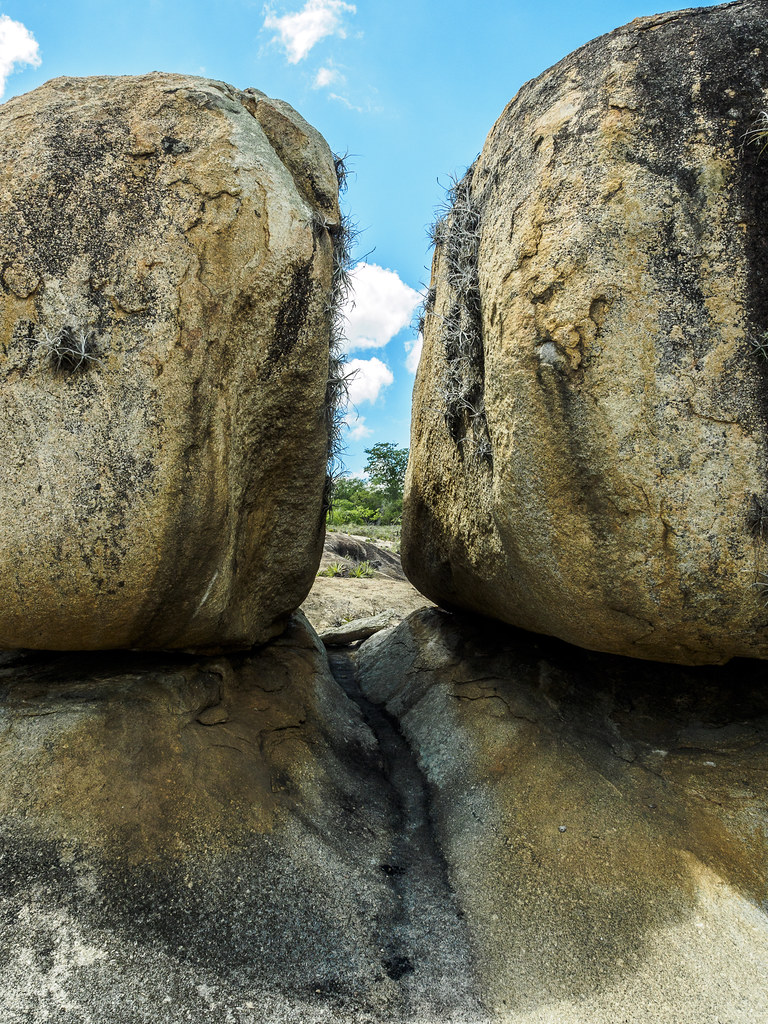 The two stones. Эквадор камень. Between Stones.