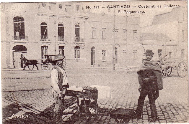 venta de pequenes a la salida del cerro Santa Lucia en la Alameda entre Carmen y San Isidro