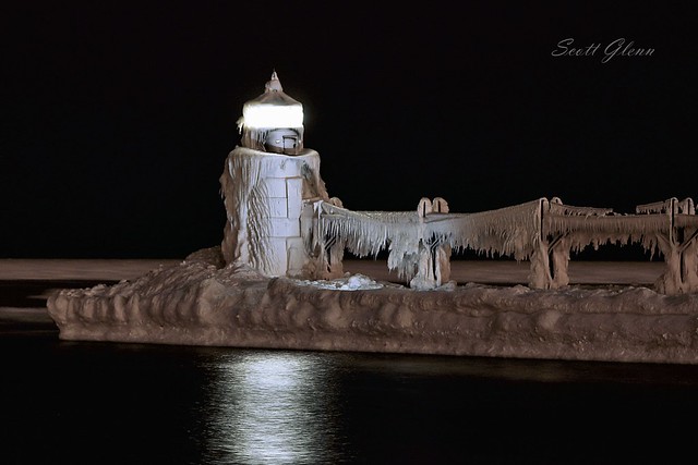 Night shot of the ice monster - DSC04850P
