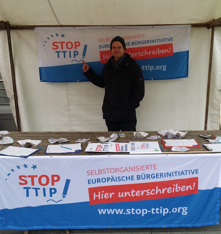 "Stop TTIP"-Unterschriftensammlung bei "Wir haben es satt!"-Demo in Berlin