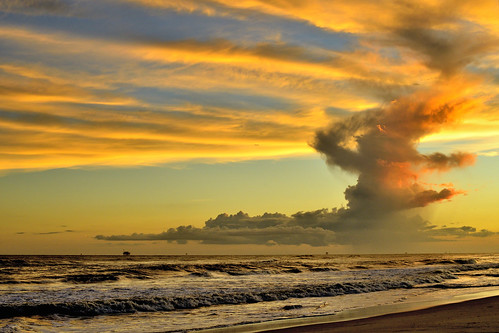 ftmorgan landscape thunderhead clouds orange blue waves mar sea ocean coast beach alabama gulfshores gulfofmexico spiral