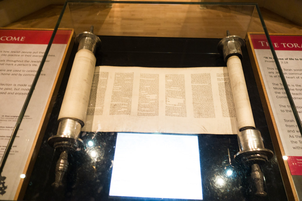Torah scroll | London Jewish Museum, 2017 | Thomas Quine | Flickr