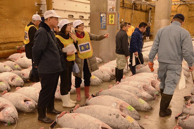 Trade mission makes stop at Japan fish market