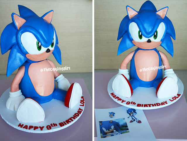 Sculpted Sonic the HedgeHog Cake