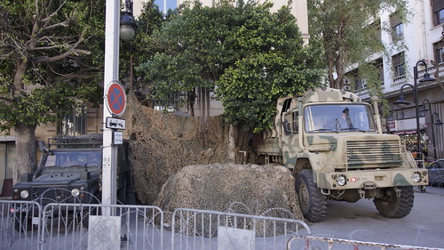 Vojska ispred ambasade | by Živko Krstić