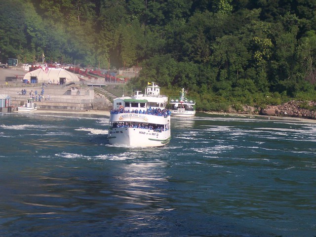 Maid of the Mist heading for the falls.