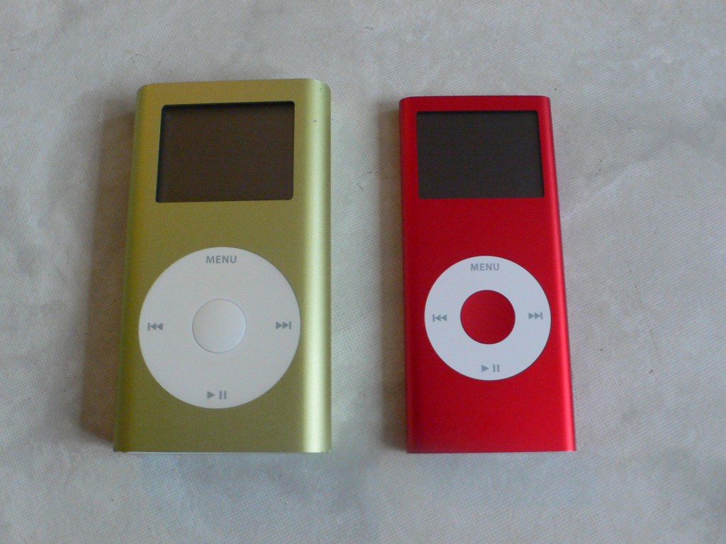 iPod mini (1st gen) vs iPod nano (PRODUCT) RED | Flickr