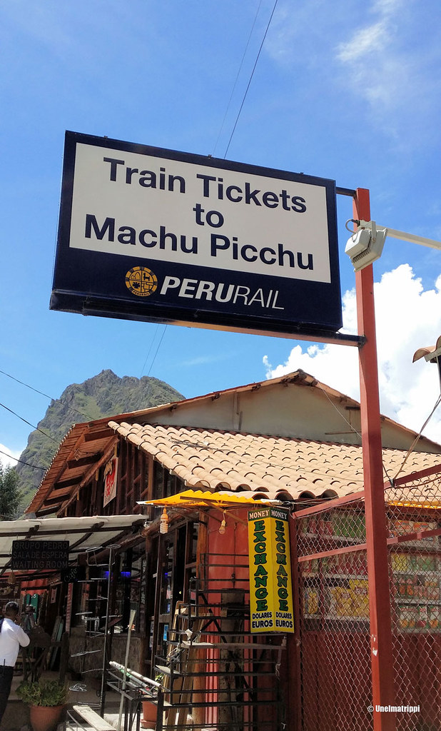 Ollantaytambon juna-asemalla Perussa