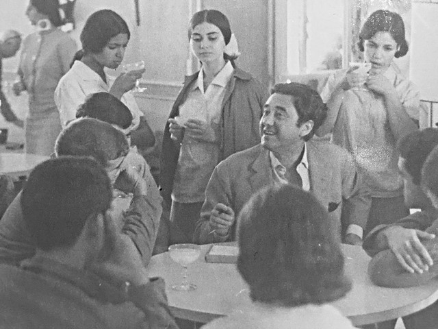 1971 Roberto Matta durante su visita a Chile  en la galería de Carmen Waugh.