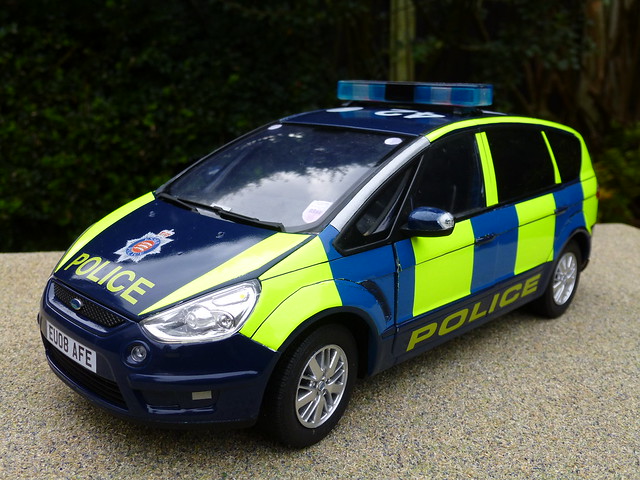 1/18 Code 3 Ford S-MAX Essex Police Traffic Car Model