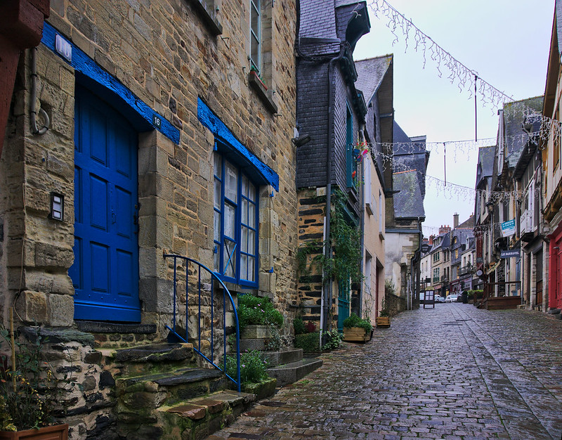 Vitré street detail