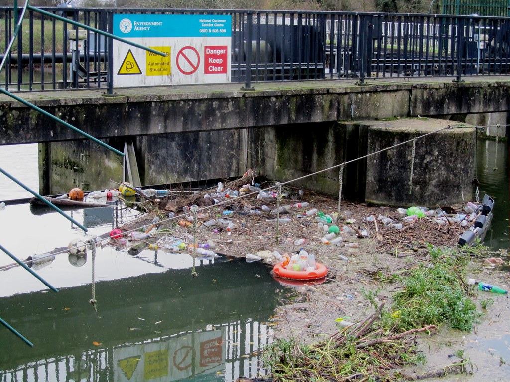 Chelmsford, River Chelmer Pollution | Pollution at the flood… | Flickr