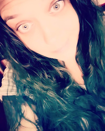 Shameless #shamelessselfie #itsbeenawhile #greeneyes #greenhair #bluehair #loveme #nomakeup #tonesoffilters #lol #lovemyself | by fullerparkphoto