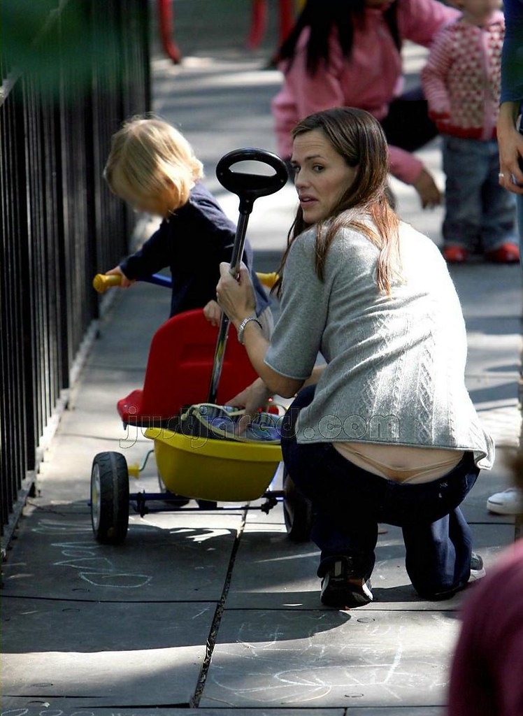 Jennifer Garner seen playing with her daughter Violet in central park, nyc....