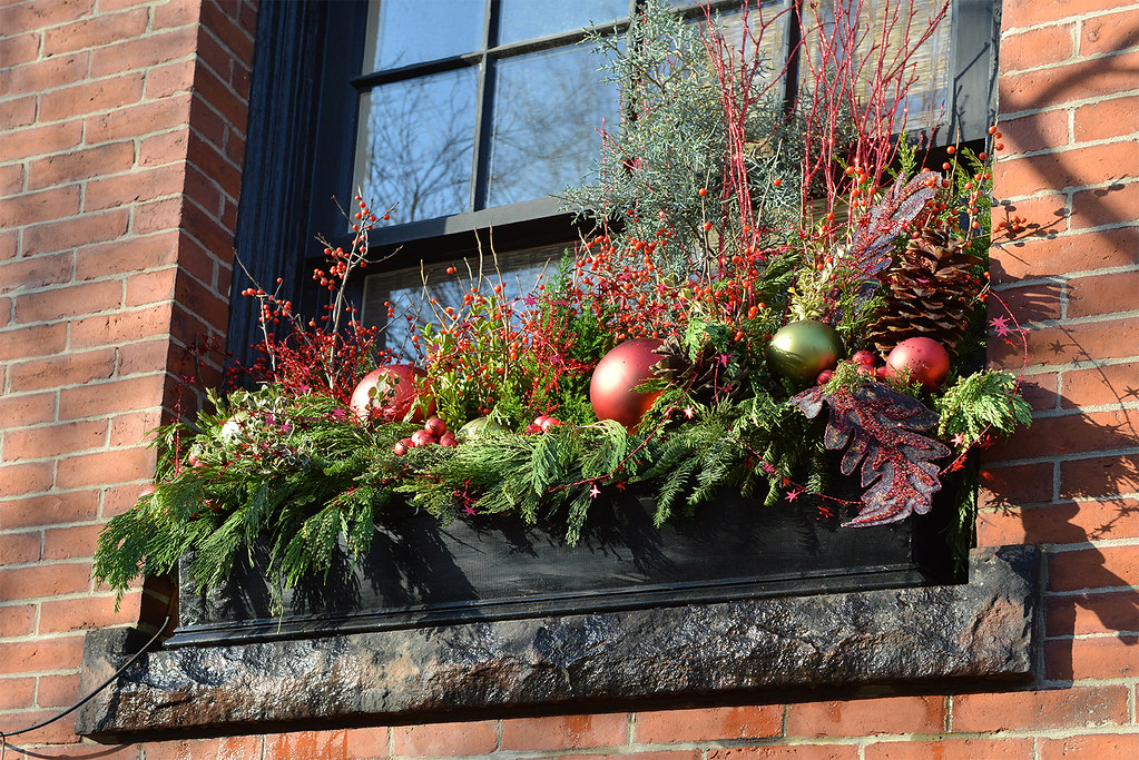 Holiday Window Box | Check our website for more wisteriaandr ...