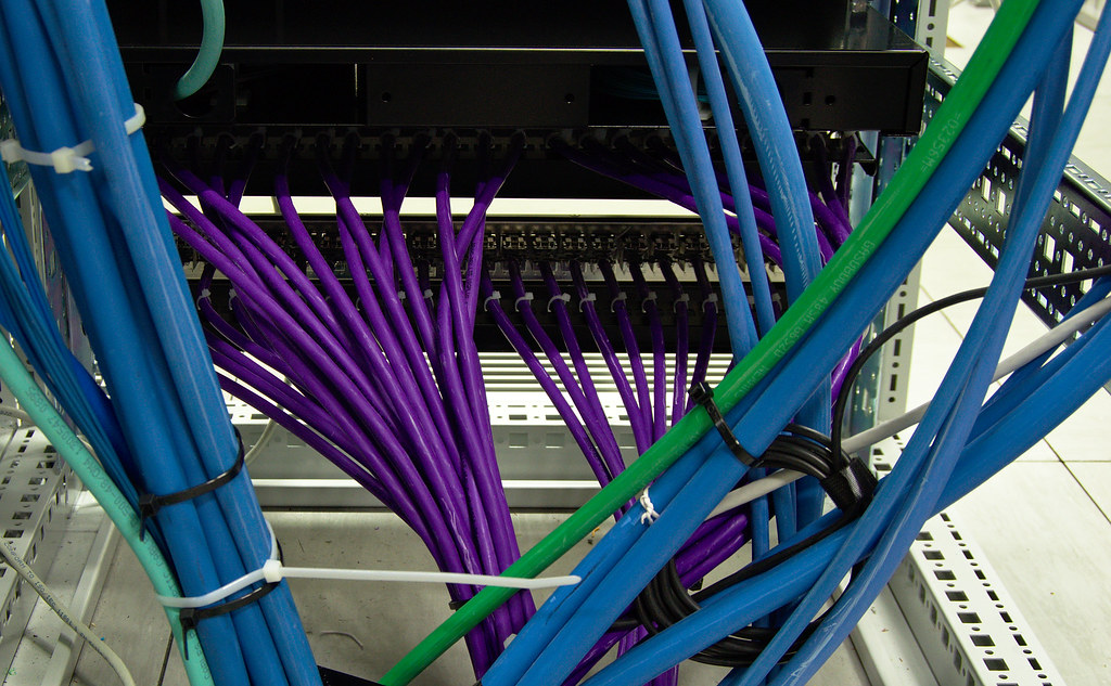 Networking | Electrical and network stuff from a datacentre | Gabriel F ...