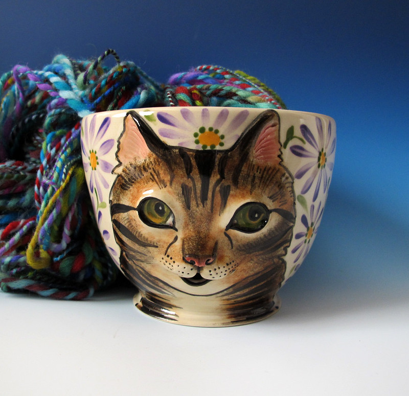 Knitty Kitty Yarn Bowl, Tabby Cat yarn bowl with daisies