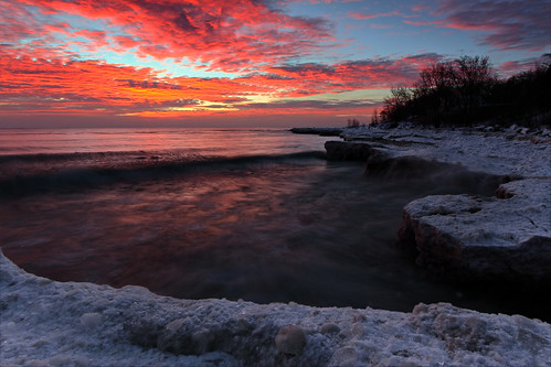 winter ice sunrise lakemichigan northshore fortsheridan lakecountyforestpreserves shelfice highwoodillinois fortsheridanlakeshorepreserve