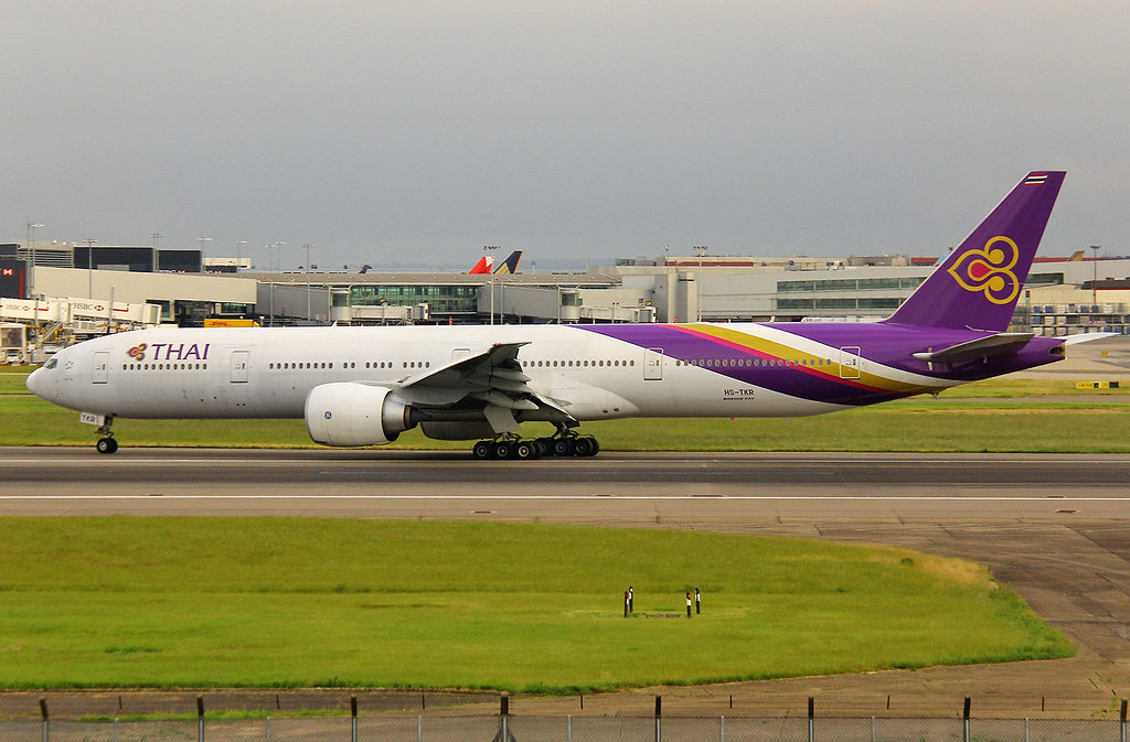 LONDON HEATHROW. | Thai Boeing 777 arrival. Llegada de un