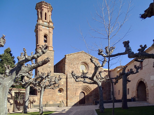exterior de iglesia y Palacio Abacial Real Monasterio de Santa Maria de Veruela Zaragoza 01