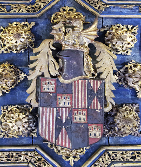 Techo primer Salon de los pasos Perdidos Escudo palacio de los Reyes Catolicos Palacio Aljaferia Zaragoza