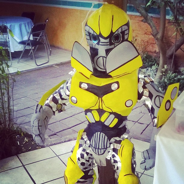 La piñata de bumblebee #bumblebee #transformers #autobots … | Flickr