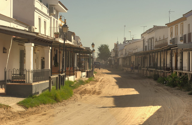 el rocío: dusty street