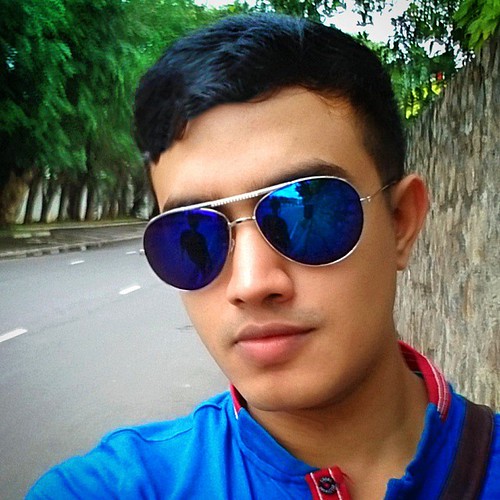 #newyear #2015 #instafun #selfie #colombo #Srilanka #boy #blue | by suvimaal
