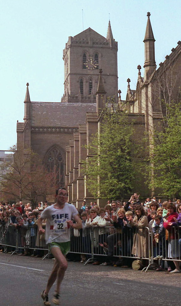 Don Macgregor winning the 1984 Dundee Marathon