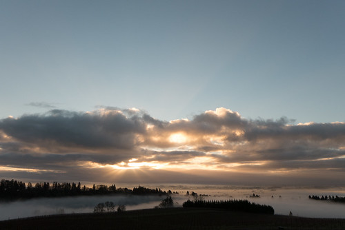 clouds oregon sunrise landscape skies willamettevalley redhillsofdundee redhillsvineyard dundeehillsviticulturearea