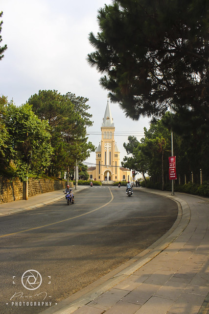 Da Lat - Road lead to St Nicholas of Bari Cathedral 28-03-2018-480