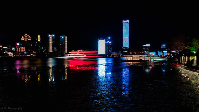 Shanghai temperament revealed in dashing flamboyance and flair on the Huangpu River