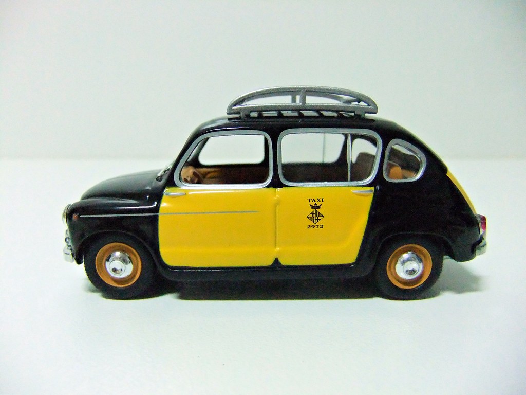 Solido SEAT 800 Berlina Taxi Barcelona 1965-1:43 Made in China Fiat 600 