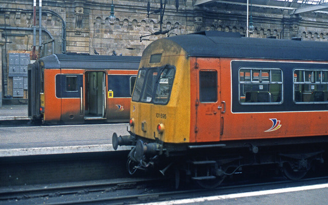 R08906.  DMUs at Glasgow Central.