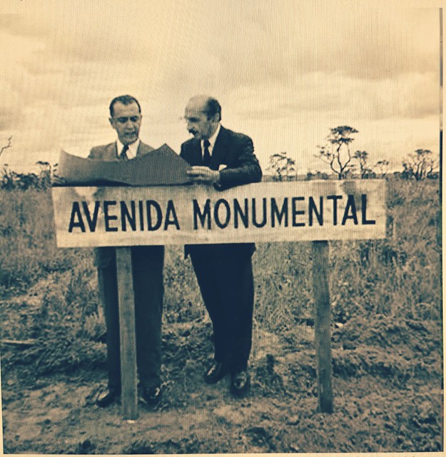 Presidente Juscelino Kubitschek e o arquiteto Lúcio Costa - Brasília