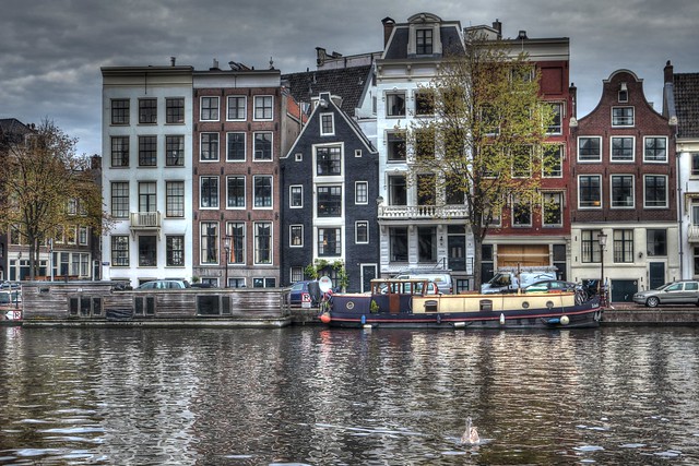 Canal en Amsterdam, muy cerca del mercado de las flores.