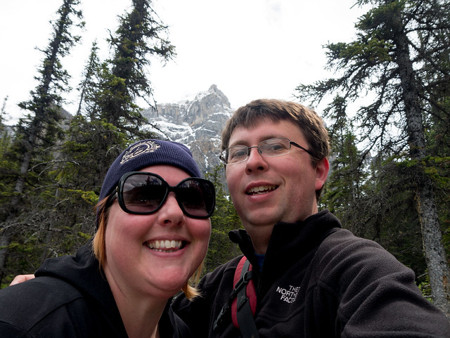 amanda and keith at the end of moraine lake